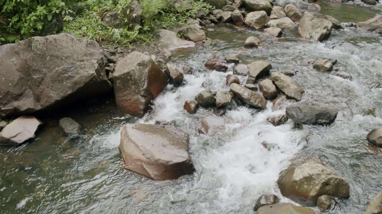 加勒比丛林热带雨林瀑布视频素材