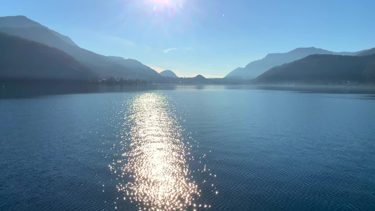 莫科特的卢加诺湖，山景和阳光反射视频素材