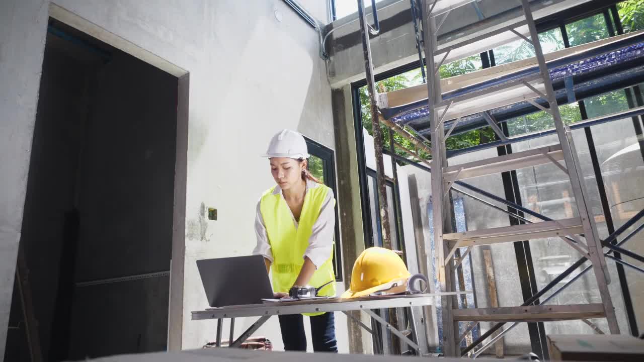 建筑工地的建筑师和土木工程师。视频素材