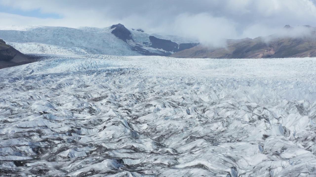 冰川Fjallsjökull的鸟瞰图，它是Vatnajökull冰川的一部分，Vatnajökull国家公园，冰岛。视频素材