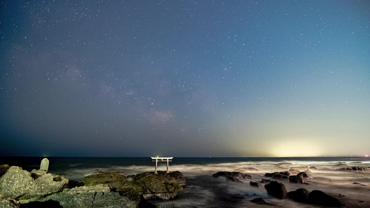 日本的鸟居和银河视频素材