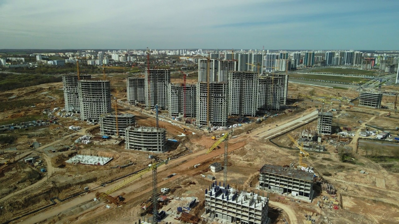 大型建筑工地。建设现代多层住宅。视频素材