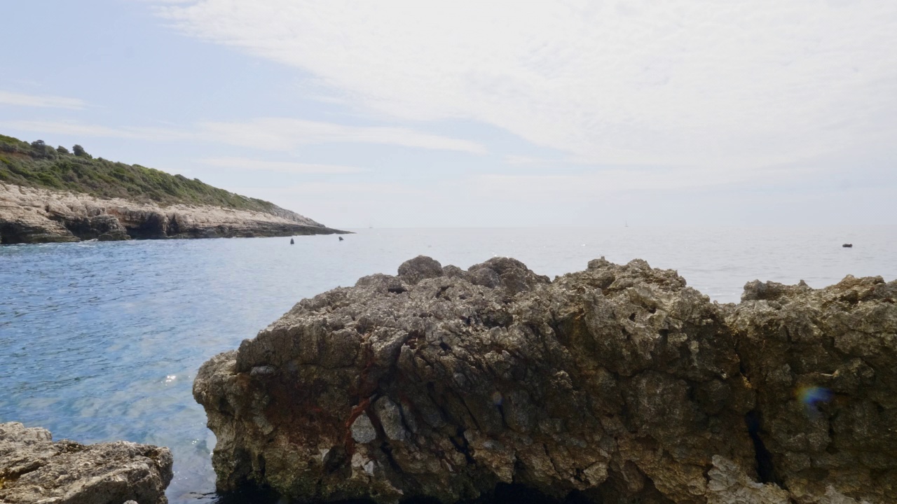 夏天，克罗地亚普莱曼图拉半岛的悬崖视频素材