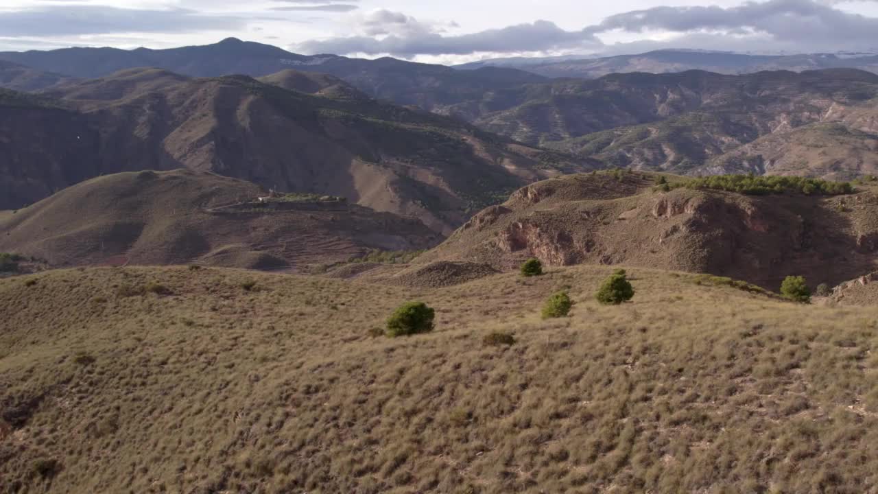 西班牙南部的多山景观视频下载