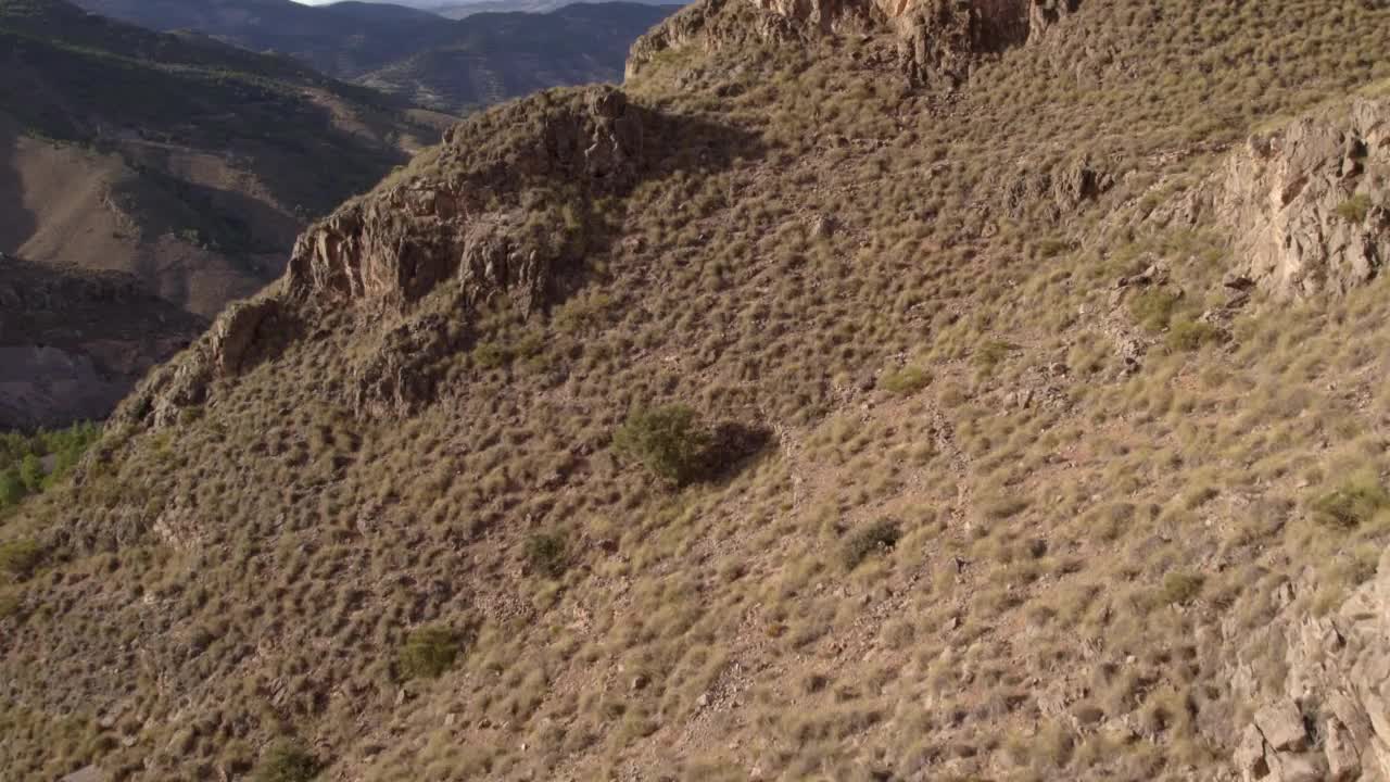 西班牙南部的多山景观视频素材