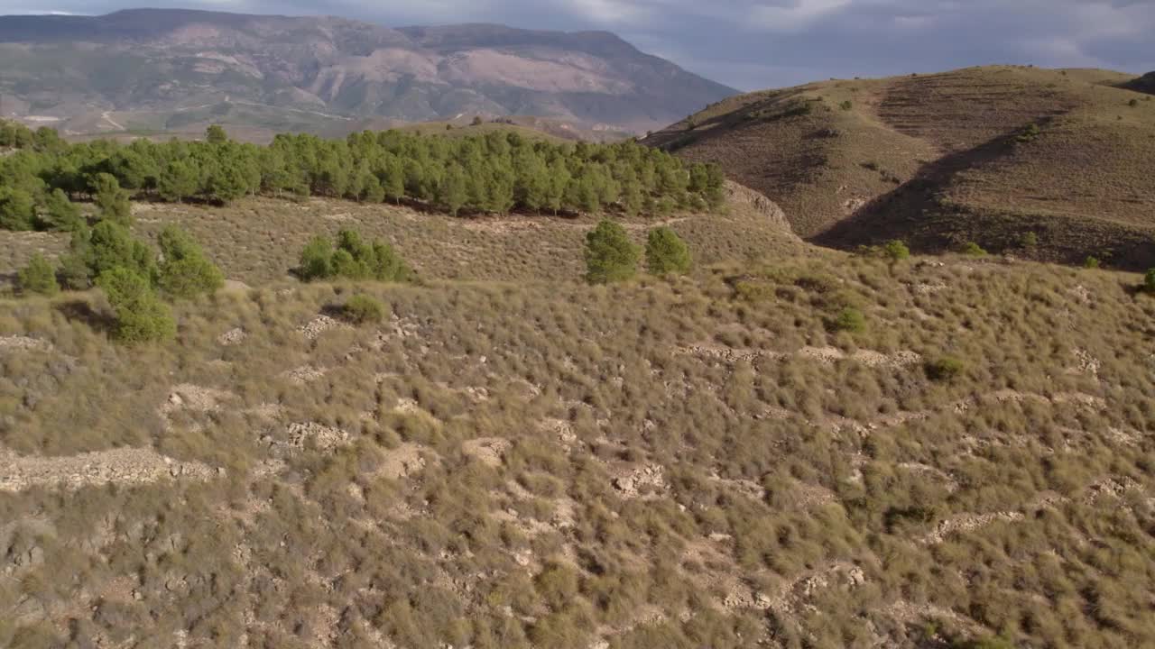 西班牙南部的多山景观视频素材