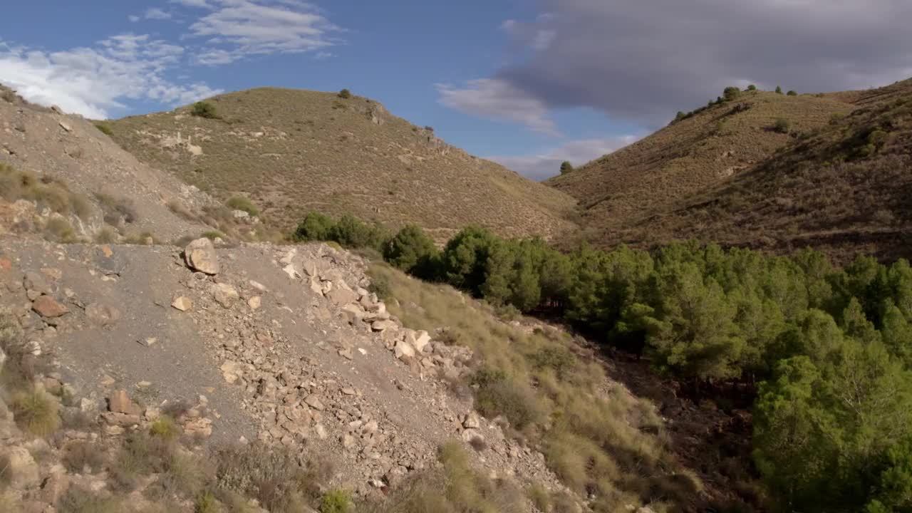 西班牙南部的多山景观视频素材