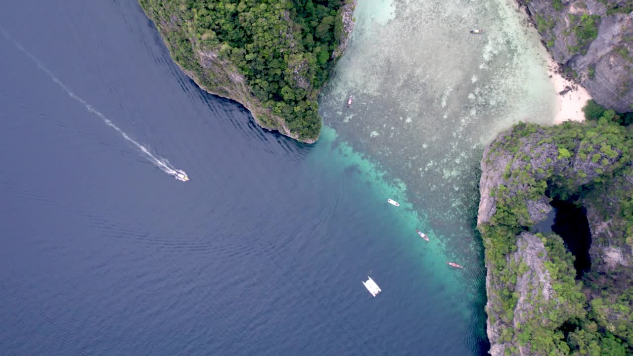 热带岛屿玛雅湾的无人机视图，pileh泻湖，披披岛，泰国。这个地方是泰国的国际地标。视频素材