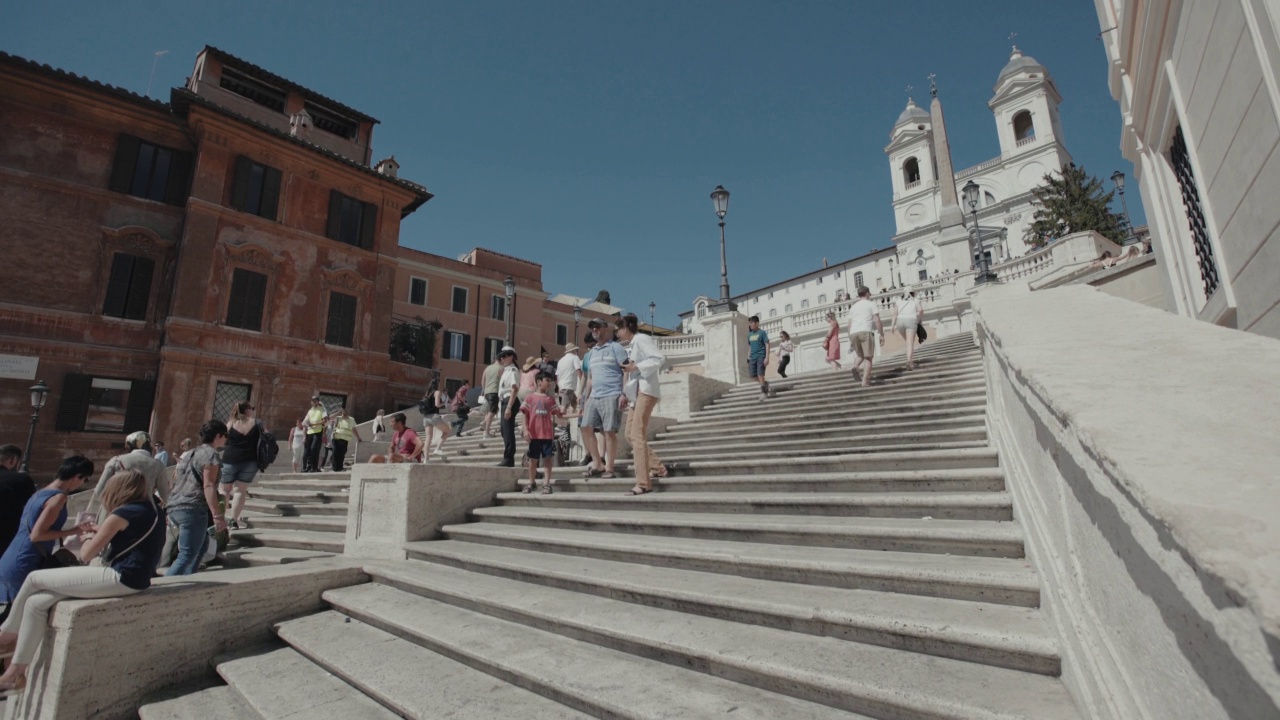 罗马Trinità dei Monti著名的西班牙台阶视频素材