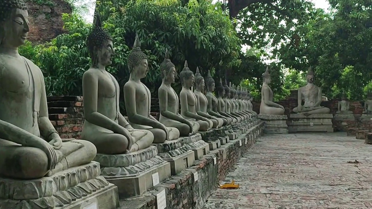 在泰国大城府的雅斋孟昆寺，在普密斯帕沙位置的佛像画廊。视频素材