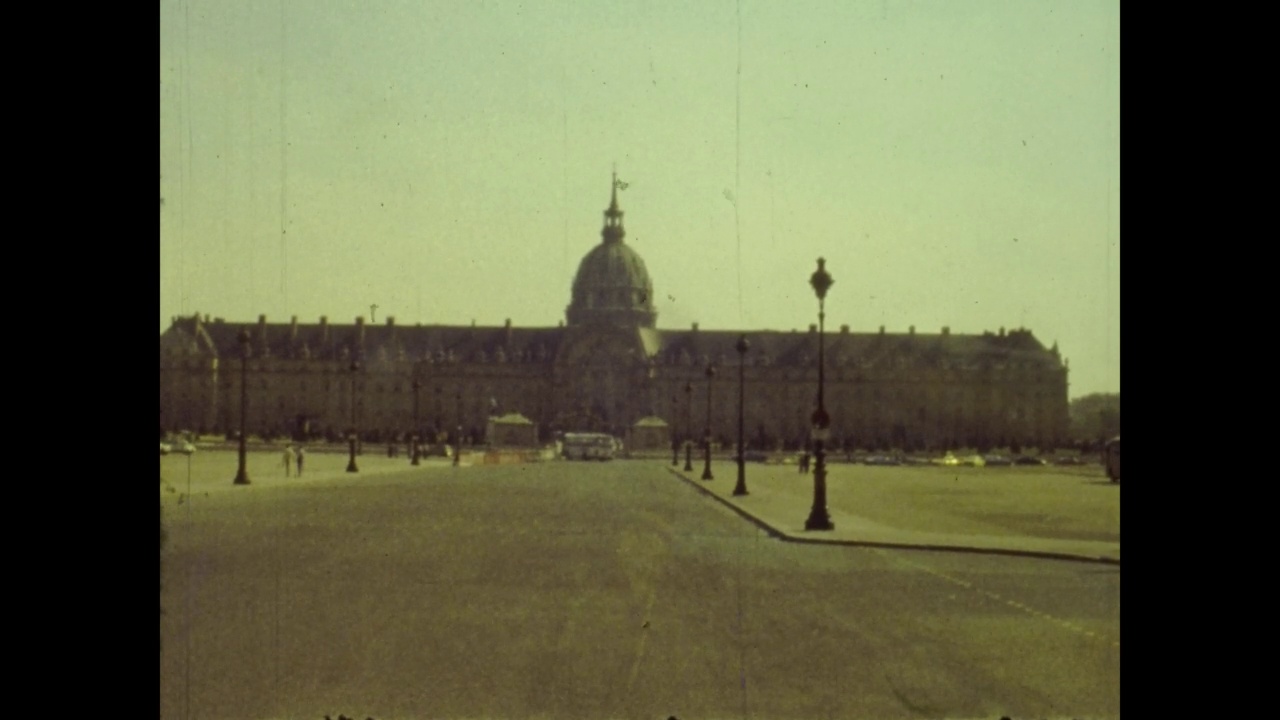 她是1976年生病的旅馆视频素材