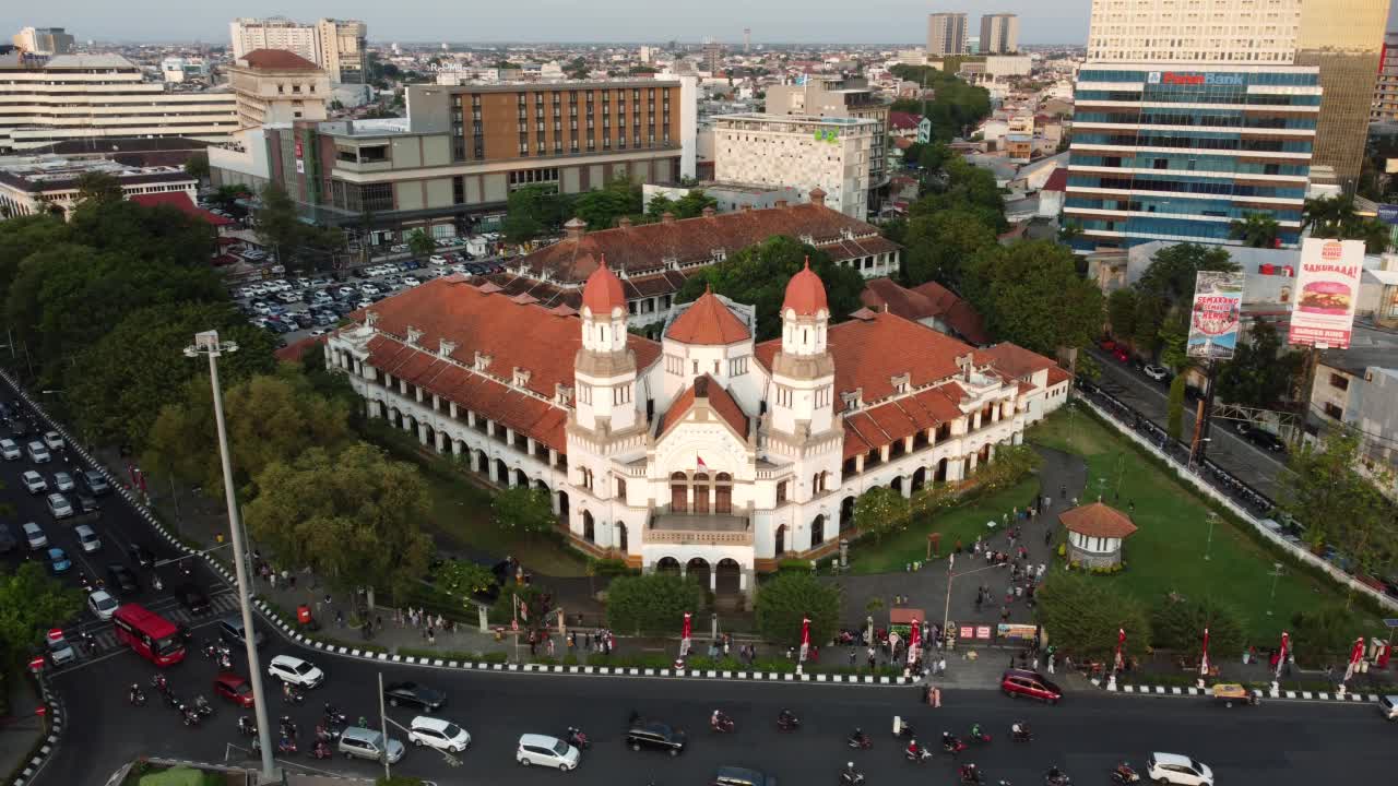 鸟瞰拉旺塞乌，印尼著名的殖民建筑视频下载