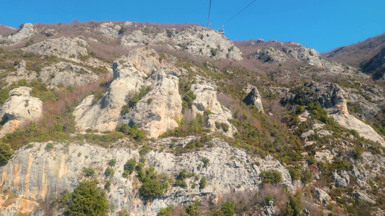 乘坐缆车登上大吉堤山视频素材