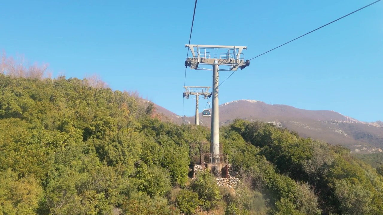 乘坐缆车登上大吉堤山视频素材