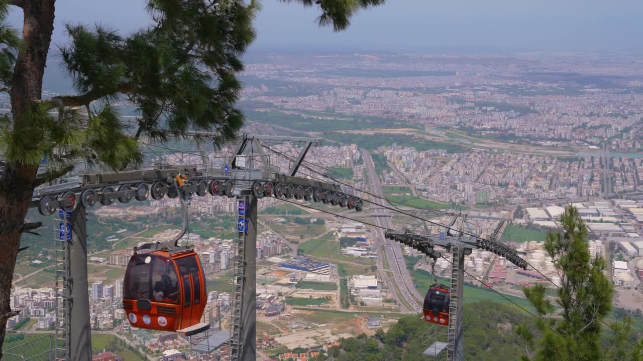 乘缆车上山视频素材