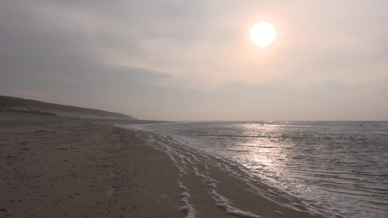 海滩上的日落视频素材