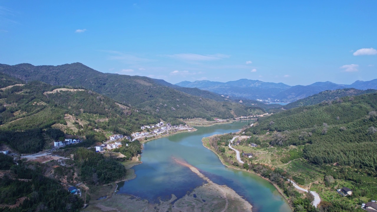 河流中的浅水区视频素材