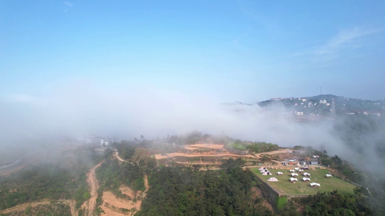 山顶上有露营地视频素材