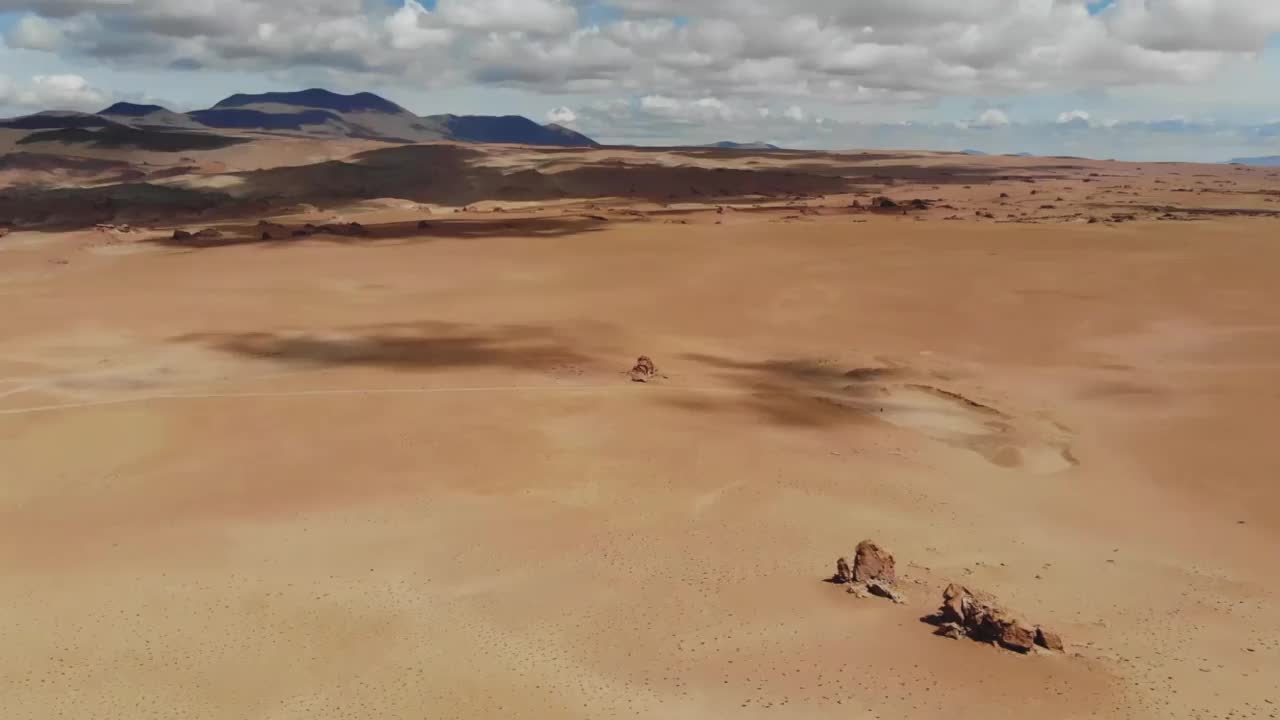 智利阿塔卡马沙漠沙地的全景鸟瞰图视频素材