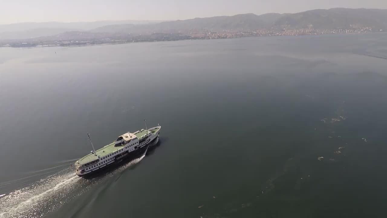 鸟瞰海景和汽船视频素材