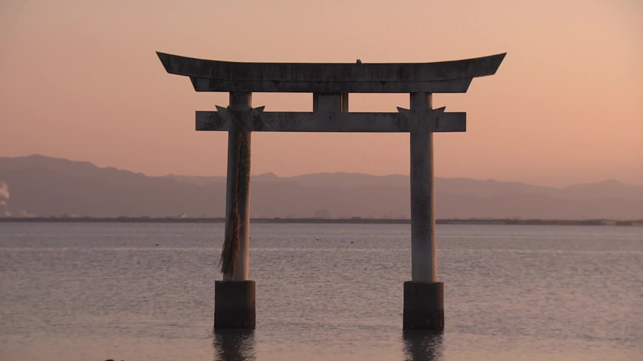 日落海上鸟居，熊本，日本视频素材