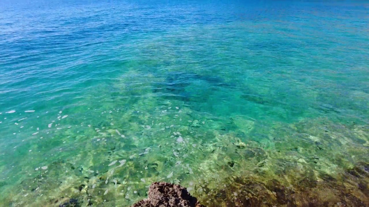 夏天，克罗地亚普莱曼图拉半岛的美丽海滩视频素材