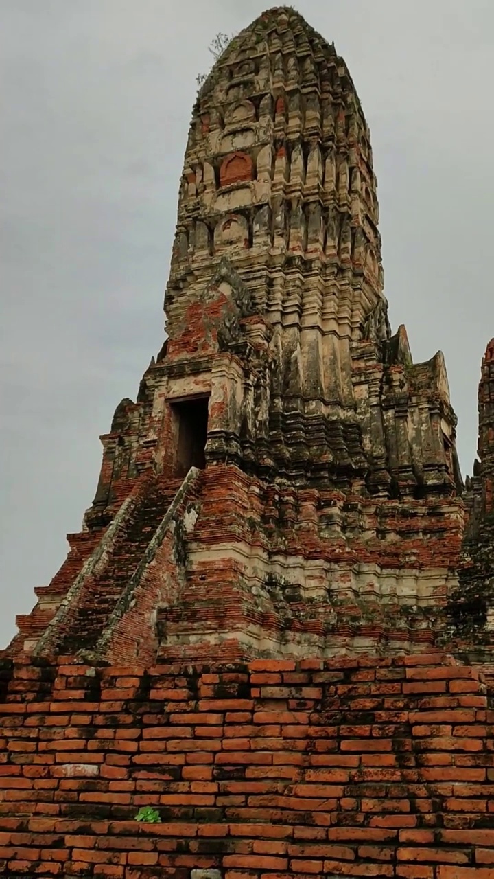 泰国，大城府，Chaiwatthanaram寺的垂直视频视频素材