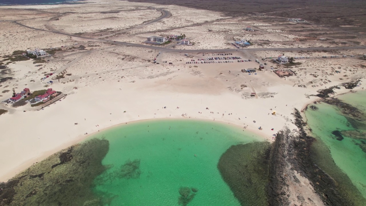 航拍的Playa De La Concha, El Cotillo, Fuerteventura，加那利群岛，西班牙视频素材