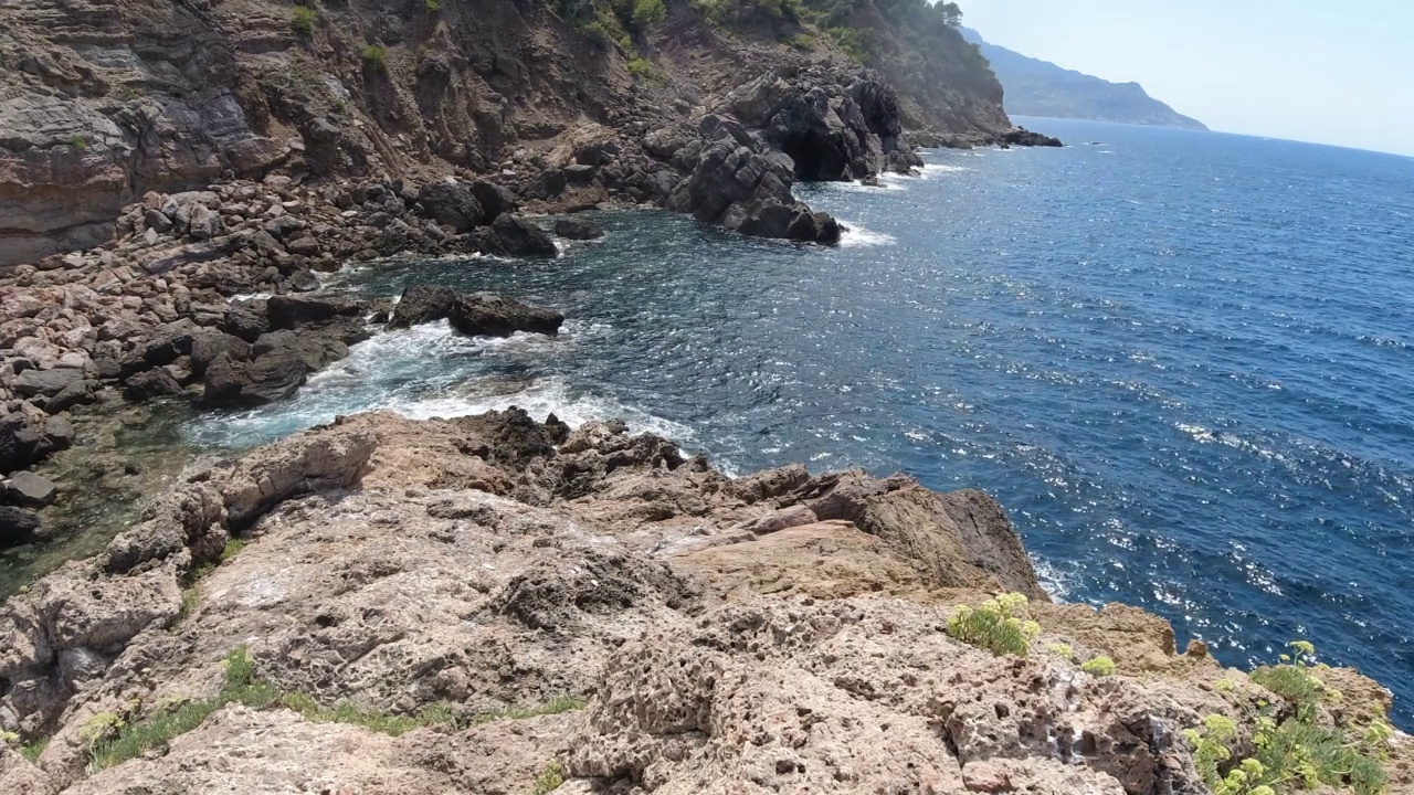 马略卡岛海岸线的完整海滩视频素材