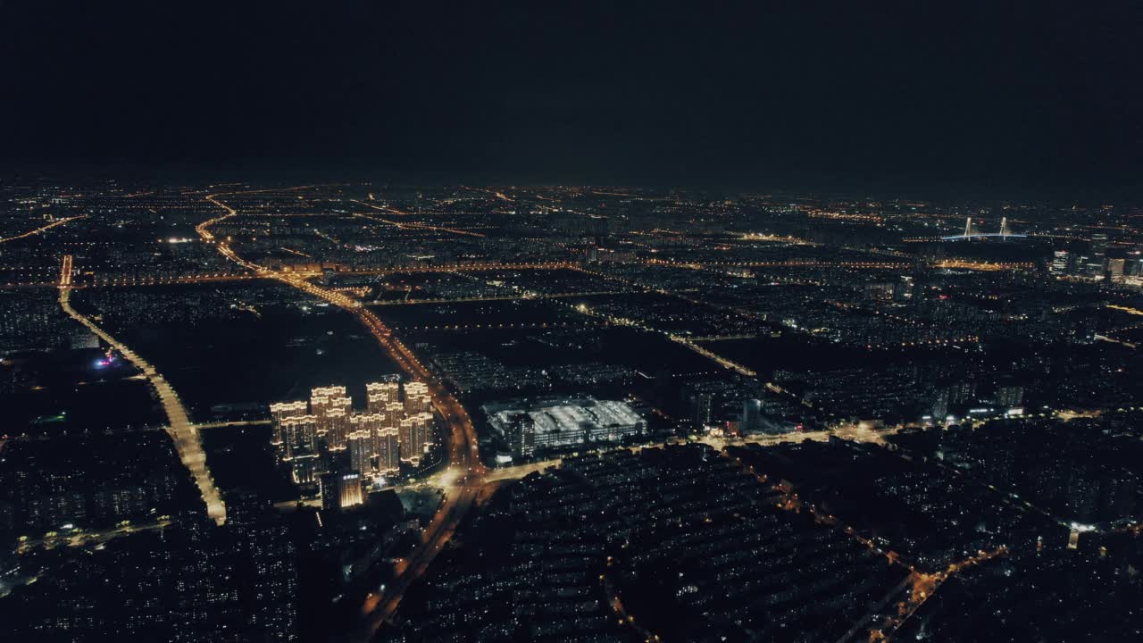 上海夜间沿路居民区视频素材