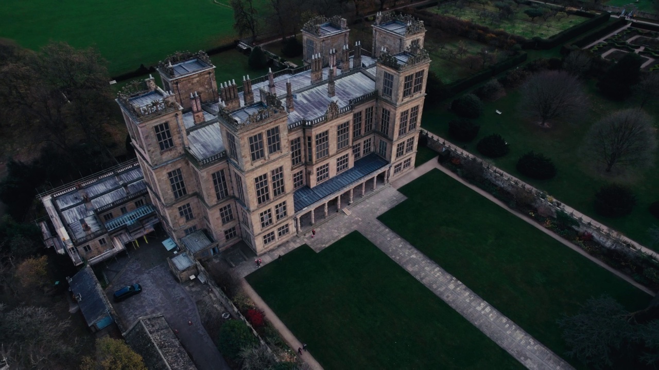 无人机俯瞰Hardwick Hall，国家信托财产，德比郡，英格兰，英国，欧洲视频素材