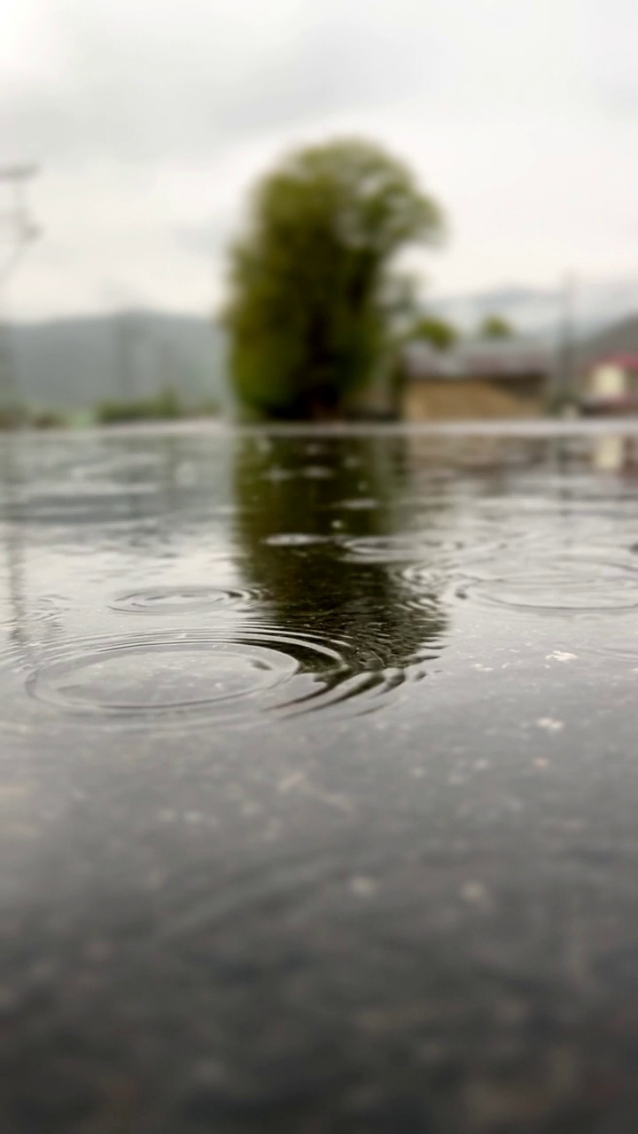 雨农村沥青视频素材