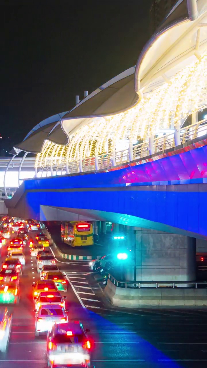 4K TL:曼谷空中火车站大桥。(缩小)视频素材