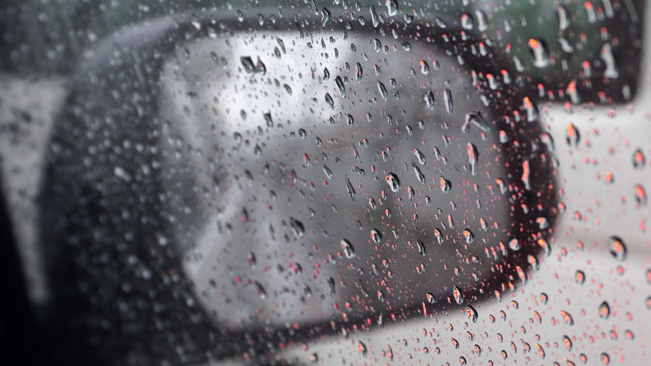 在雨中开车，交通堵塞视频素材