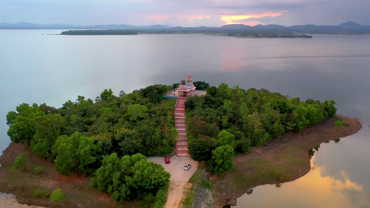 日落在Konapura Betta Sri Ranganatha Swamy寺庙视频素材