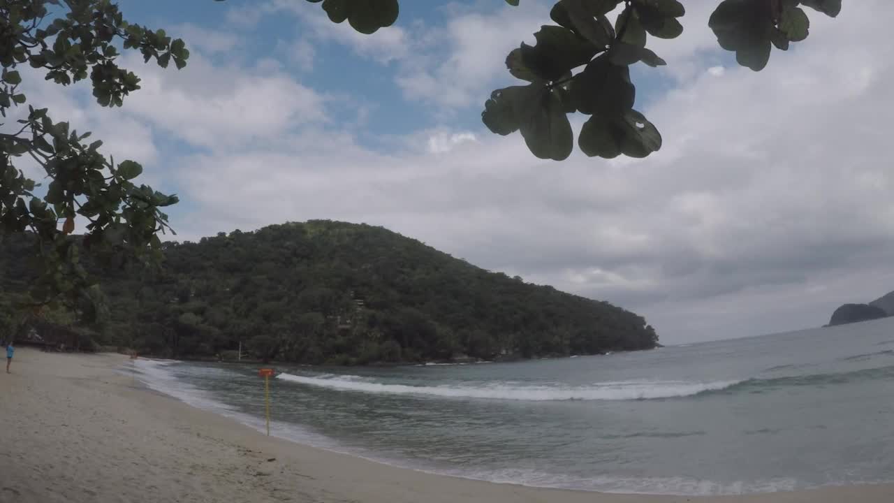 Barra do Sahy海滩的看法，北海岸的圣保罗，巴西视频素材