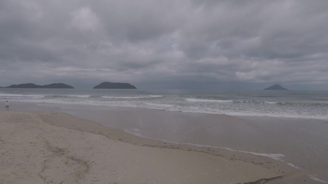 Barra do Sahy海滩的看法，北海岸的圣保罗，巴西视频素材