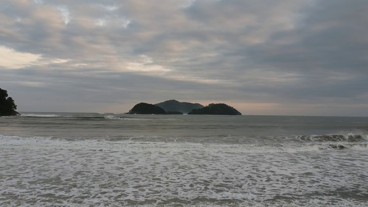 Barra do Sahy海滩的看法，北海岸的圣保罗，巴西视频素材