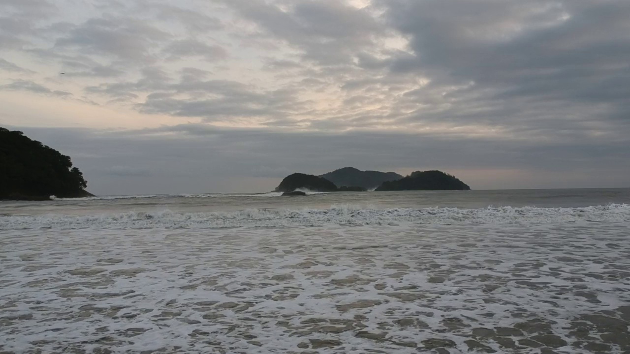 Barra do Sahy海滩的看法，北海岸的圣保罗，巴西视频素材