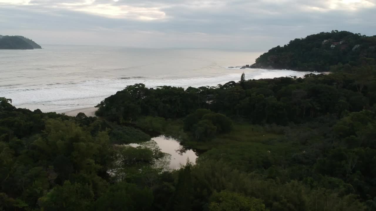 Barra do Sahy海滩的看法，北海岸的圣保罗，巴西视频素材