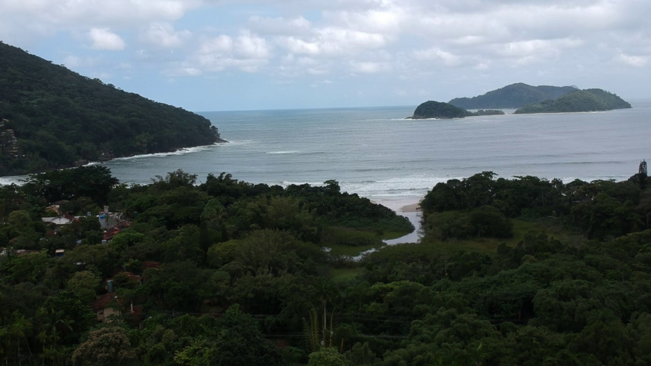 Barra do Sahy海滩的看法，北海岸的圣保罗，巴西视频素材