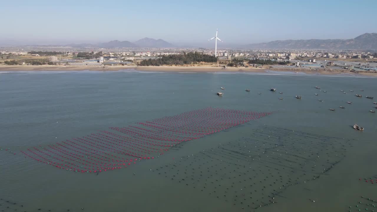 海洋农场和渔船的鸟瞰图视频视频素材