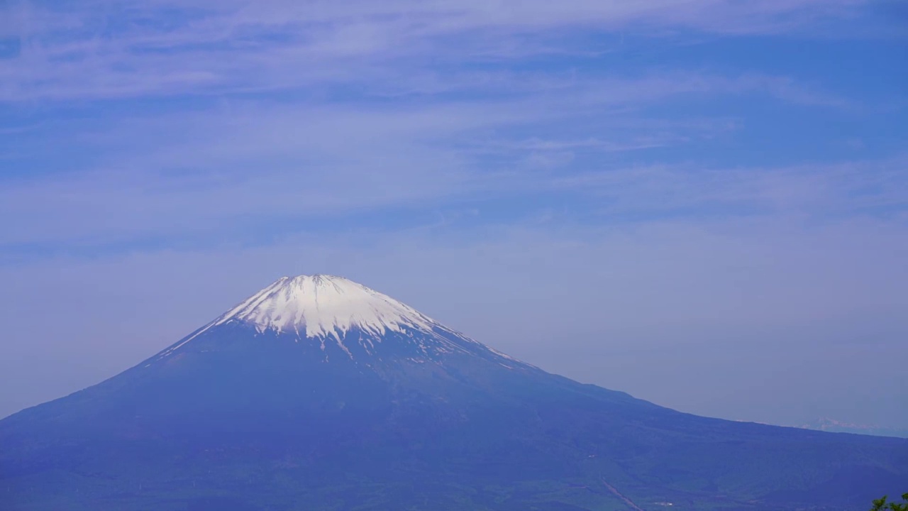 富士山和流动的云视频素材