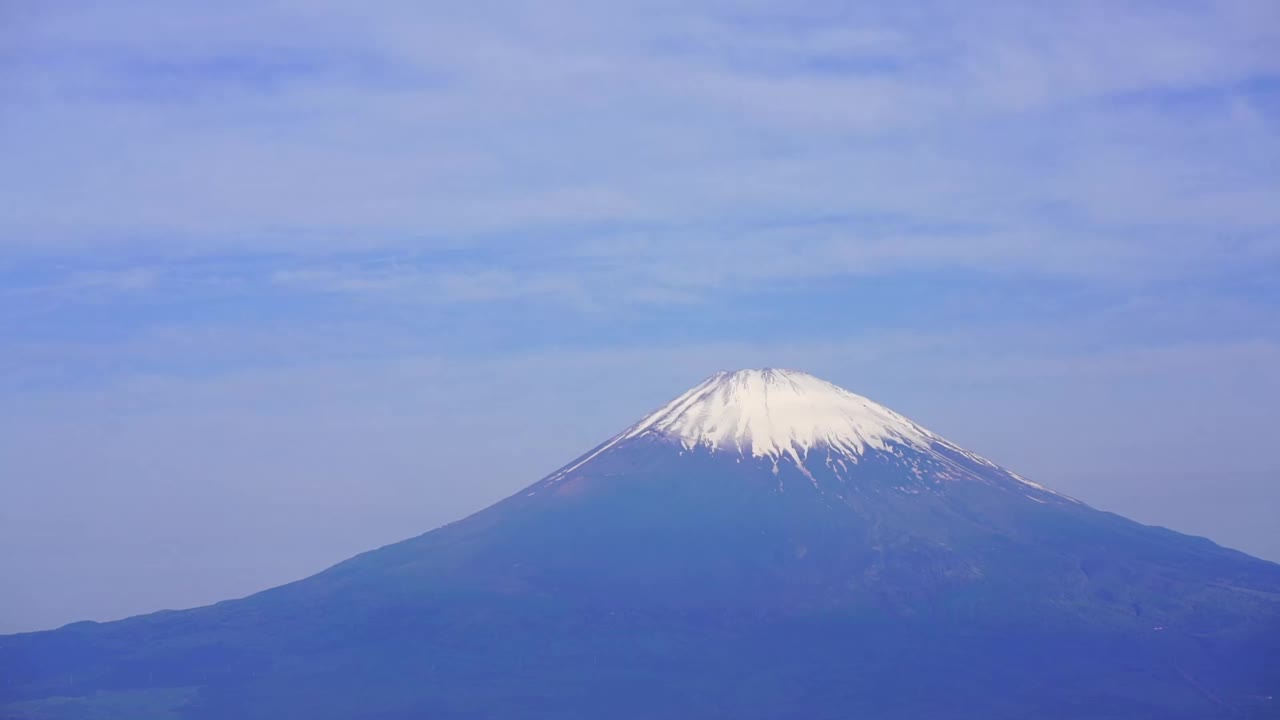 富士山和流动的云视频素材