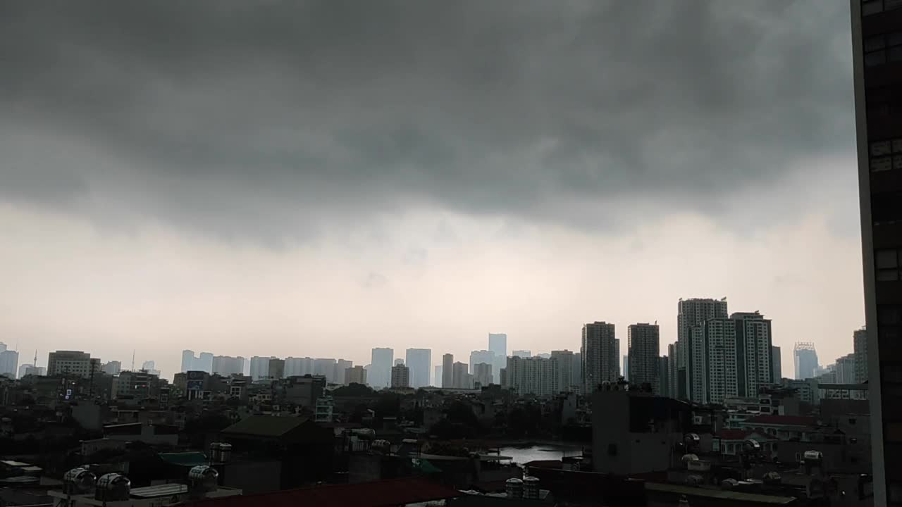 雨在城市视频下载