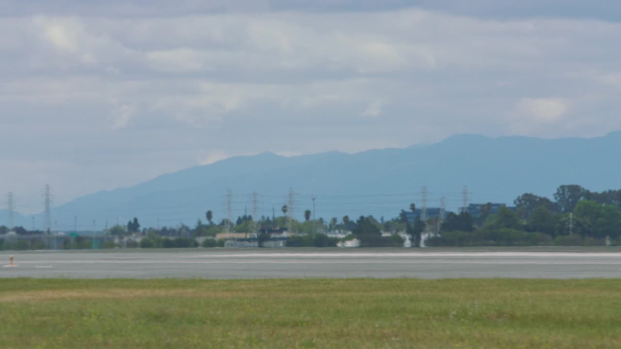 达美航空公司波音767飞机起落架在旧金山，加州视频素材