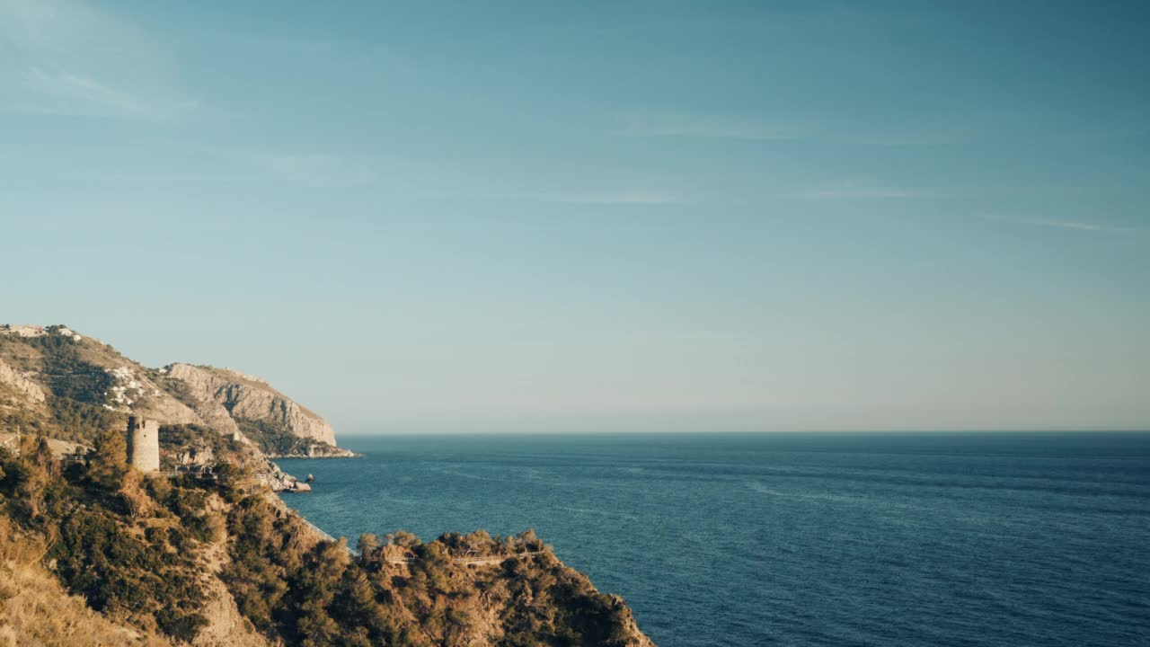 海洋景观，西班牙安达卢西亚的悬崖海岸。间隔拍摄视频素材