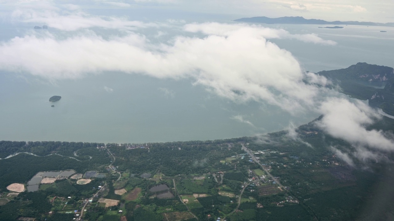 泰国trang省的Pakmeng, jaomai,hadyao海滩海滩上空飞行的飞机，视频素材