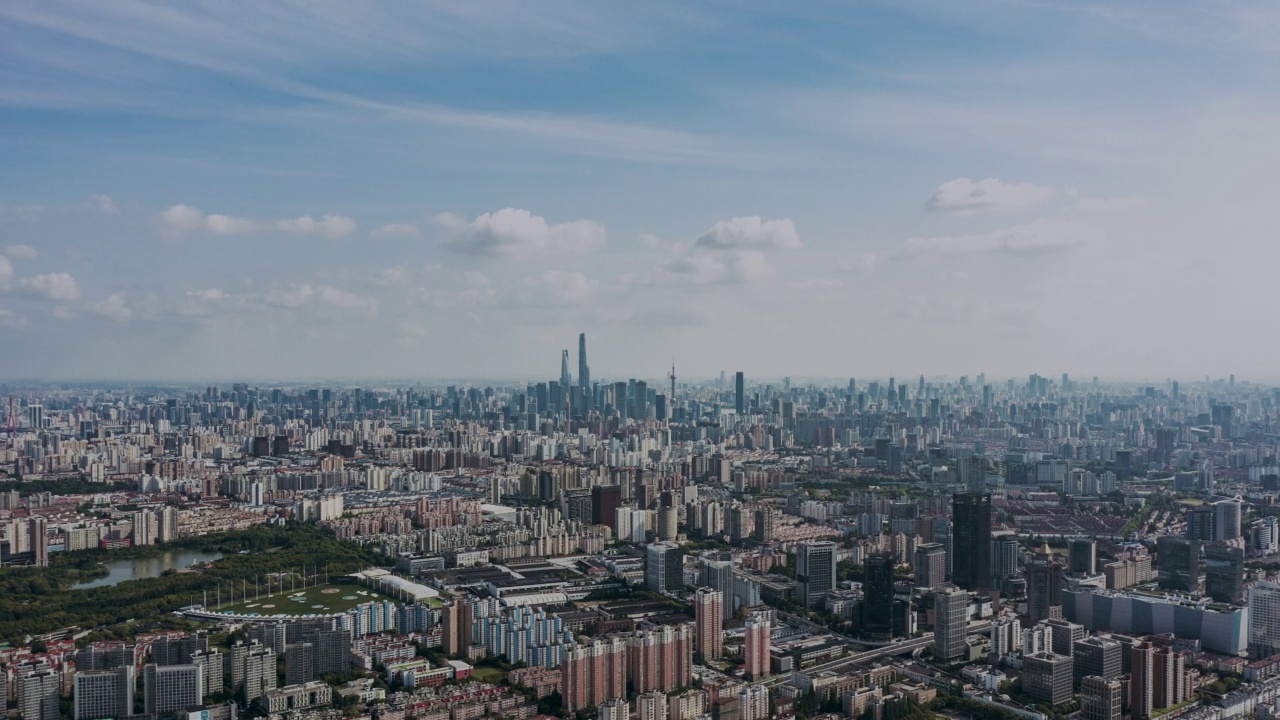 鸟瞰图，时间流逝的上海现代城市天际线视频素材