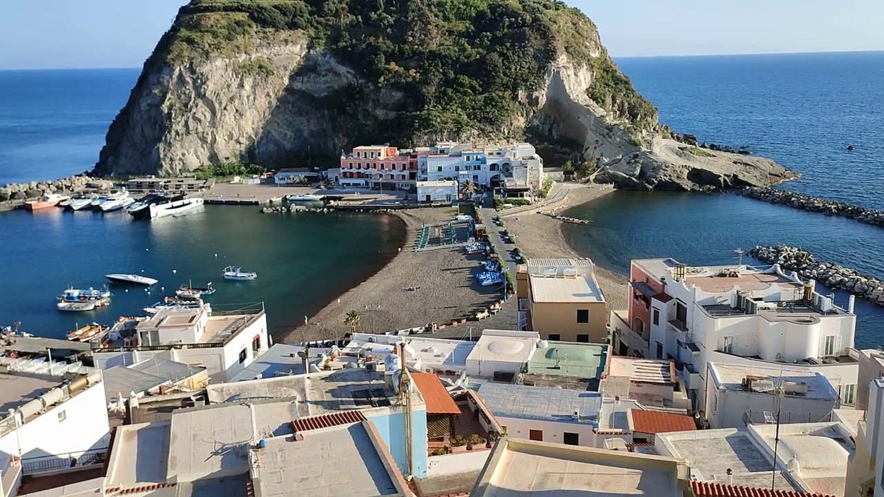 Ischia -圣安杰洛村全景视频素材